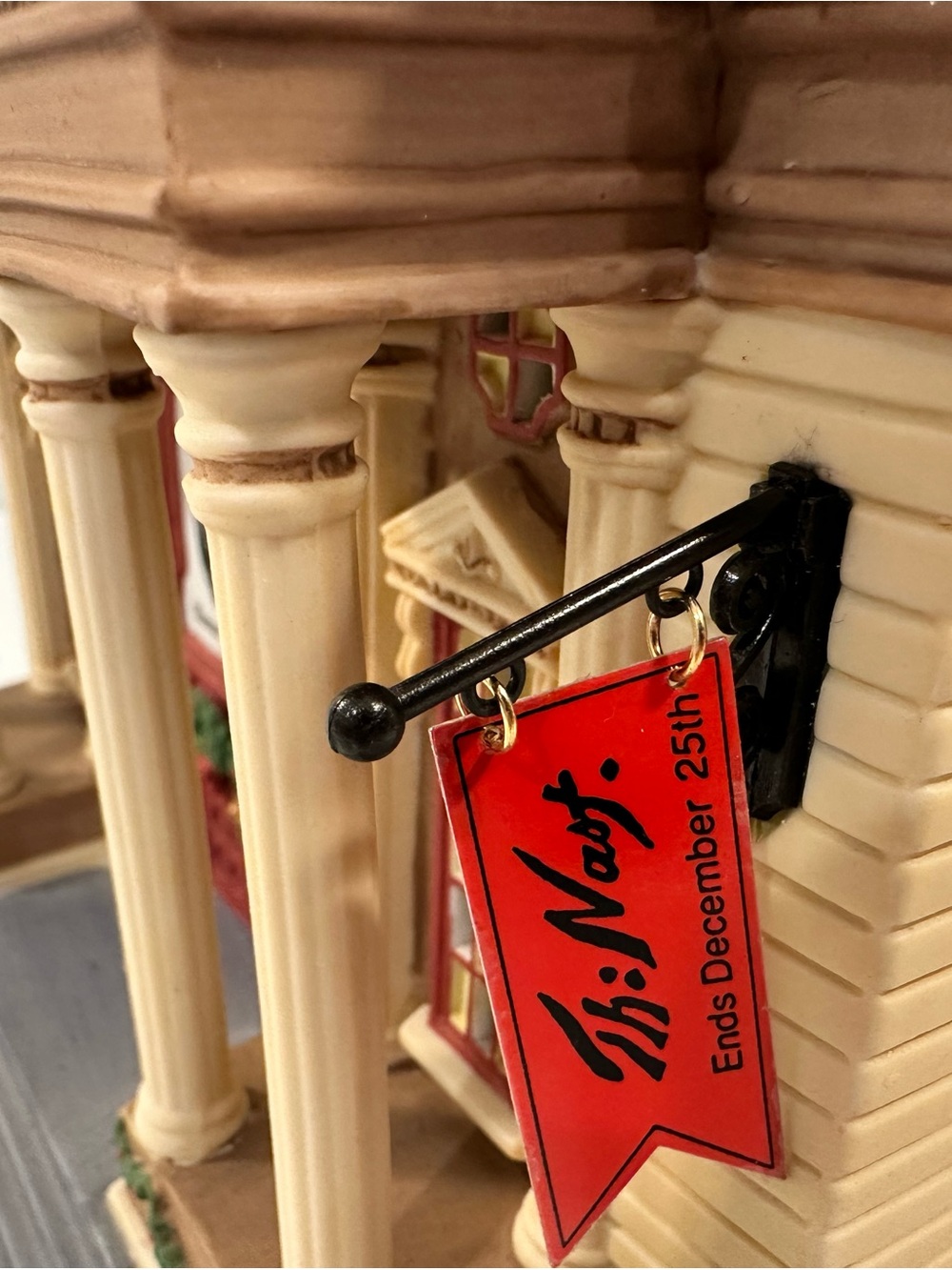 Department 56 Christmas In The City - Heritage Museum of Art - Picture 10 of 11